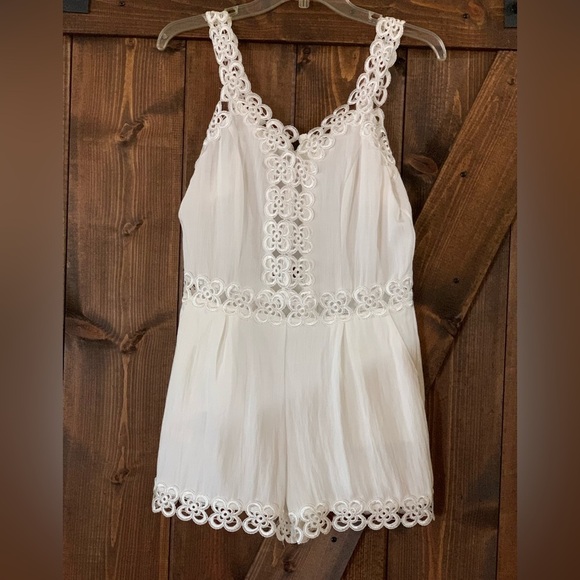 Mocha Bohemian‎ White Crochet Romper - Picture 1 of 12